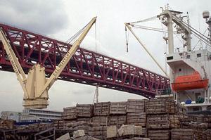 屋根に積もった雪を溶かす融雪装置の利用